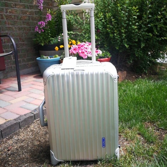 rimowa topas 2 wheel